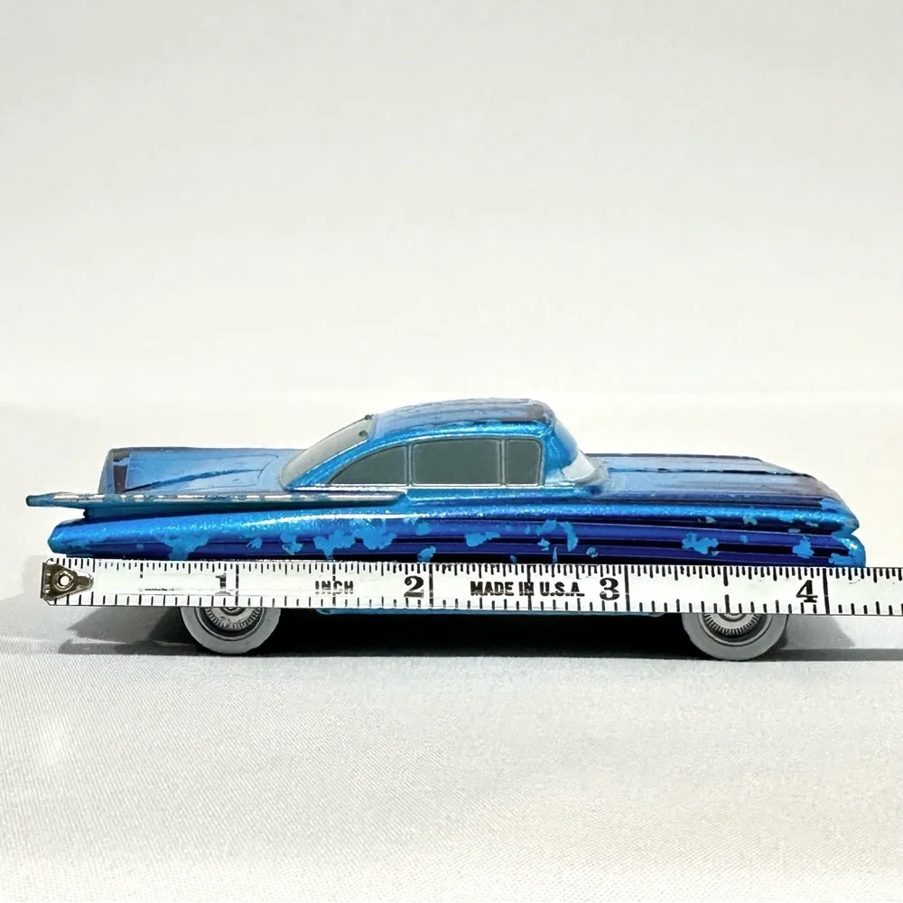 Disney Store Cars 1:43 Deluxe Die-cast Flo & Ramone